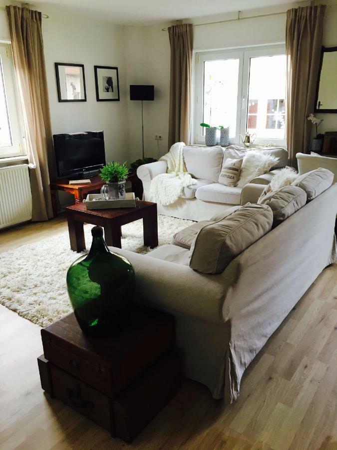 Gaestehaus Sellemols Ferienwohnung Korbmacher Heuchelheim-Klingen Esterno foto