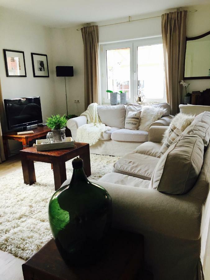 Gaestehaus Sellemols Ferienwohnung Korbmacher Heuchelheim-Klingen Esterno foto